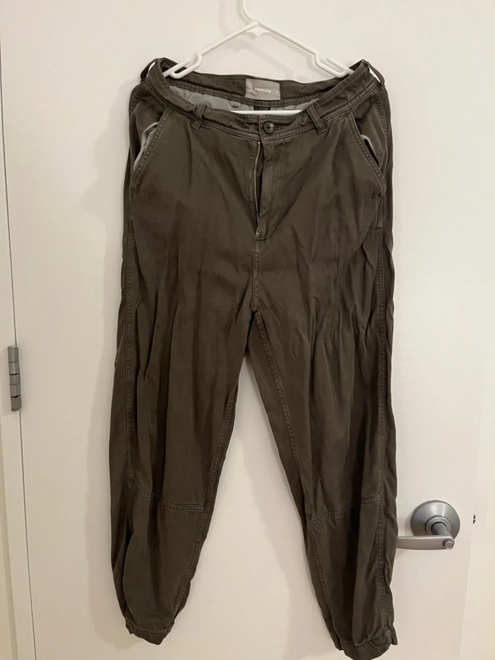 Everlane the Chino in Buttersoft - Olive size 8 - Picture 2 of 4